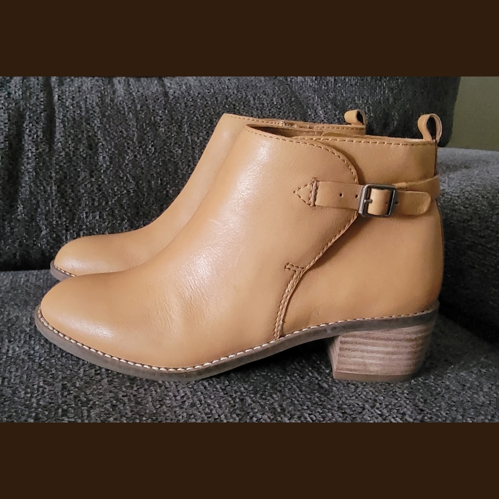 Brand New Women's Size 6M Lucky Brand Camel Leather Ankle Boots